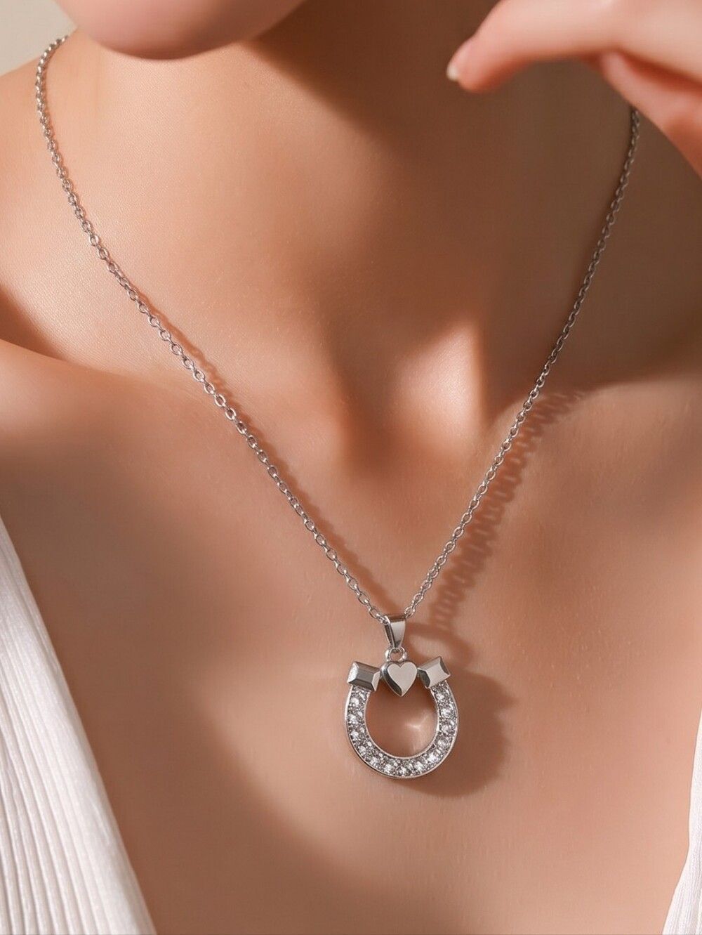 Silver Horseshoe Pendant Necklace Rhinestone Lucky Charm Equestrian Jewelry 20"